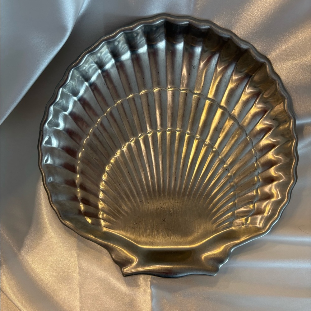 Gorham Pewter Shell Serving Tray - Shiny Silver Finish - Picture 8 of 10